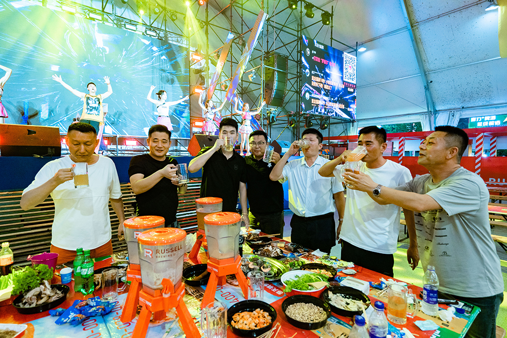 青岛国际啤酒节:加拿大罗赛尔啤酒大篷