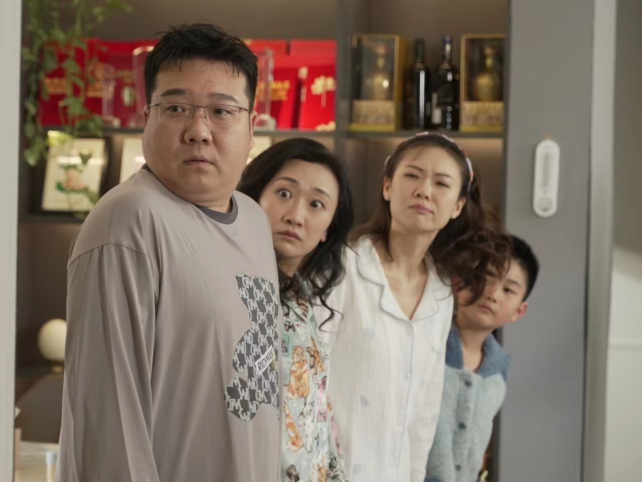 河北卫视首创家庭情景喜剧《家好月更圆》——形式全新探索与情感价值回归