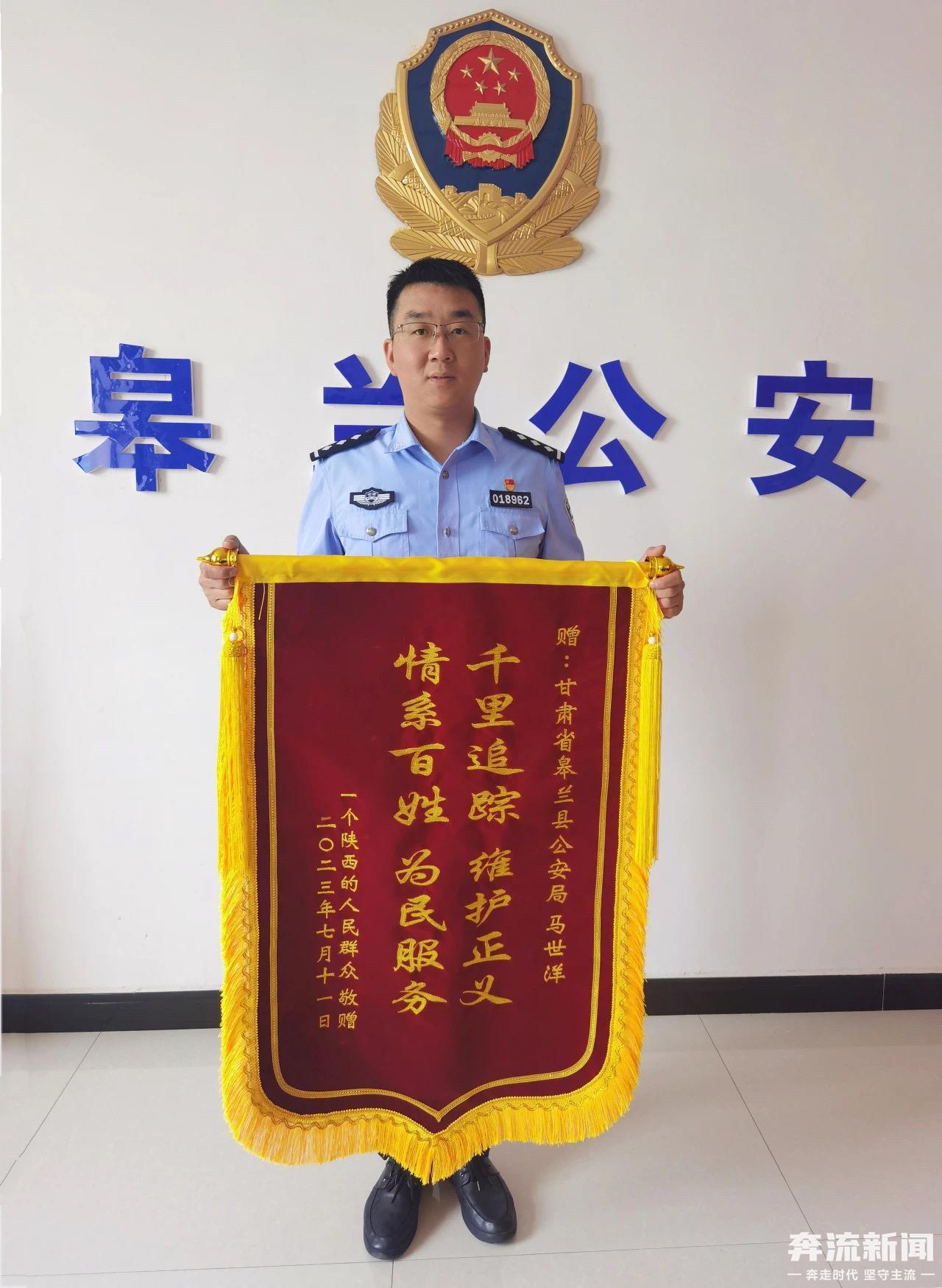 男子穿警服在社交平台秀生活 真警察评论区拆穿后……