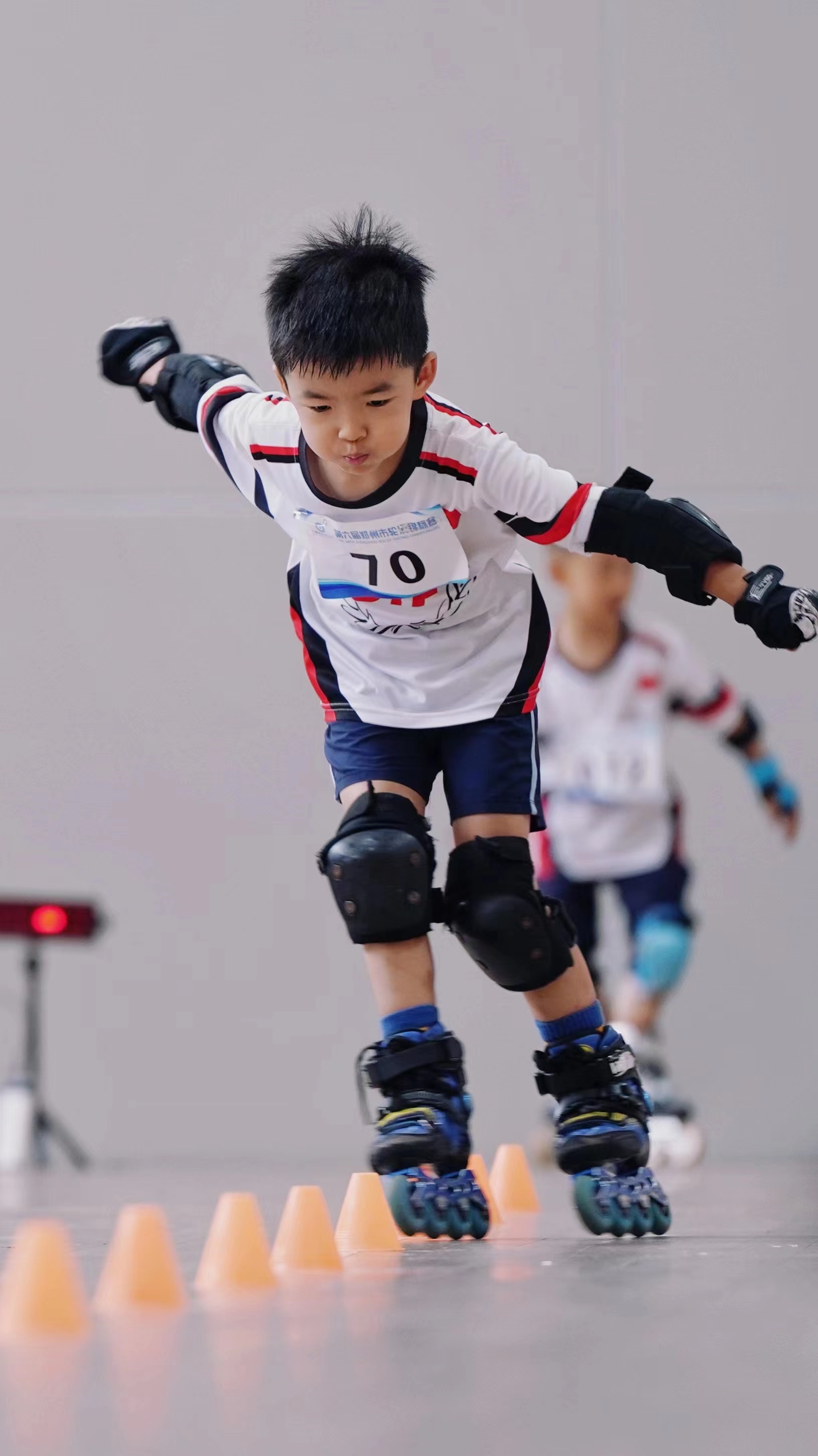 第六届郑州市轮滑锦标赛在郑东新区康平路小学开赛
