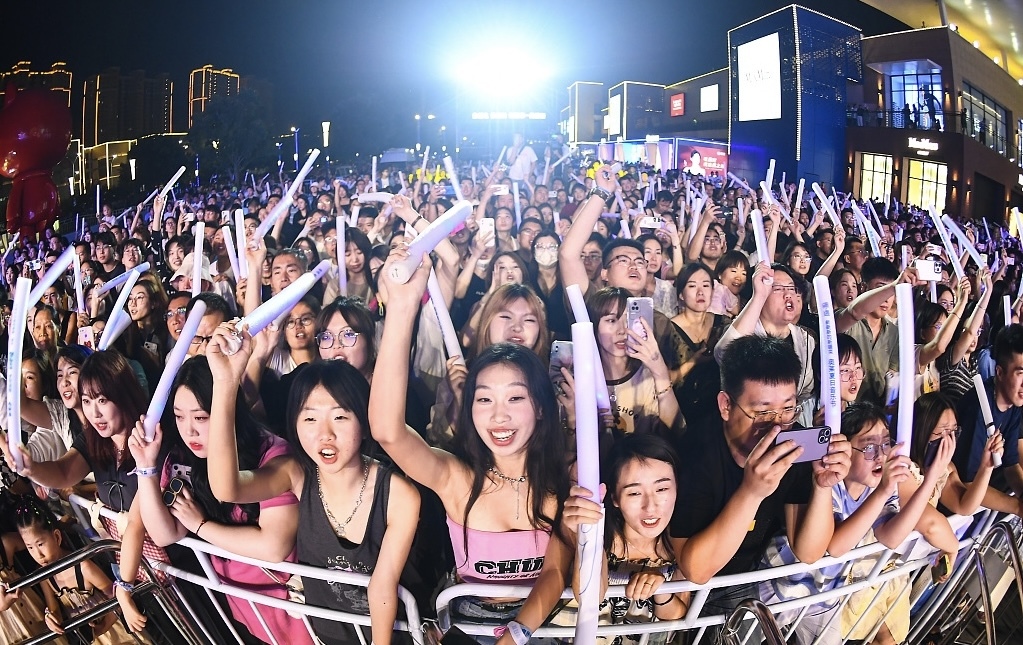 风声｜中国经济的奇特一幕：多行业不景气，为何演唱会如此火爆？