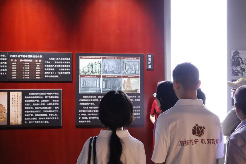 团队参观伊犁林则徐纪念馆