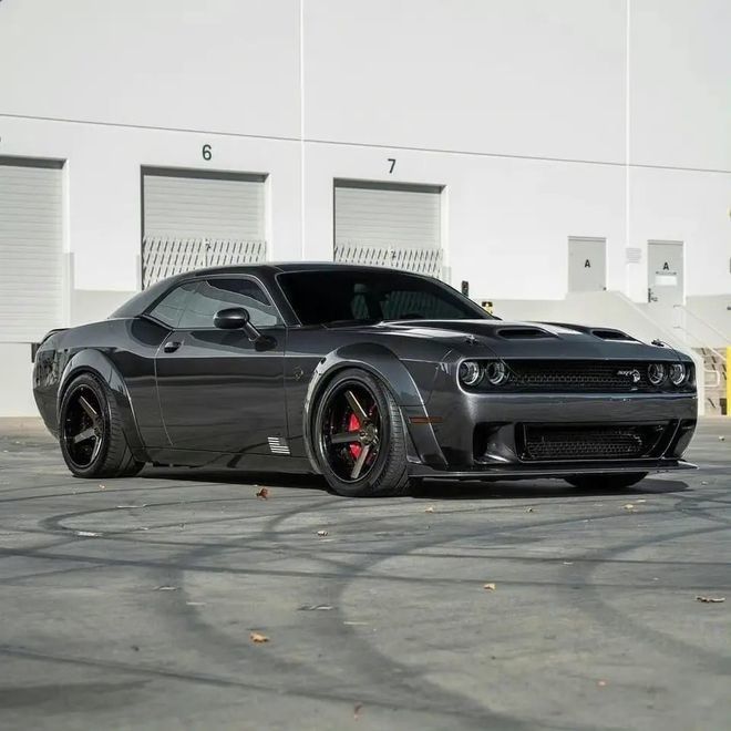 最新道奇挑战者地狱猫62分期首付30万