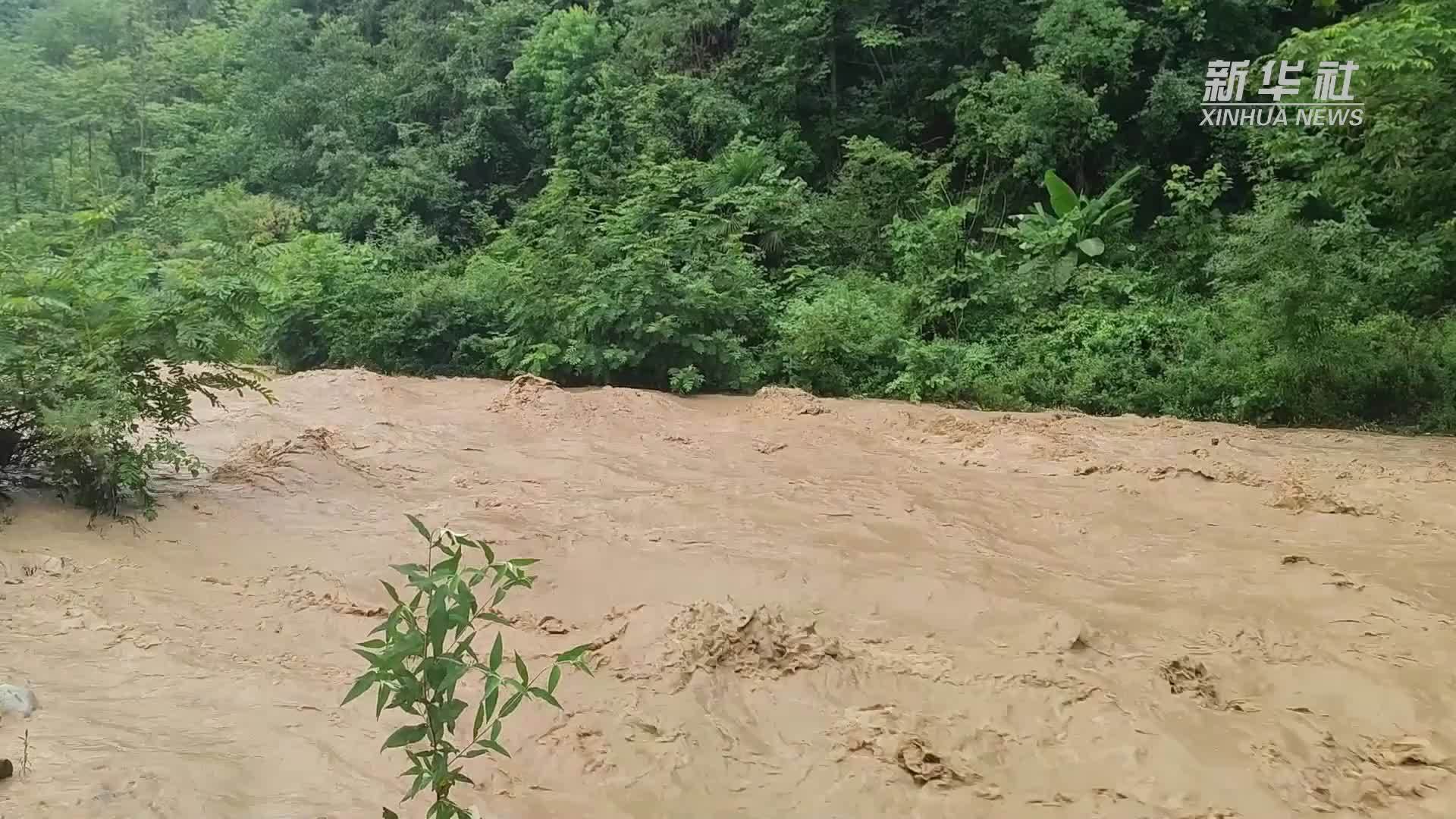 湖北谷城：洪水中的8小时紧急救援