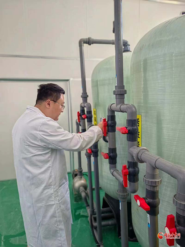 张文博在技术车间(图片由受访者本人提供)