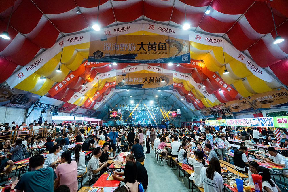 青岛国际啤酒节:加拿大罗赛尔啤酒大篷