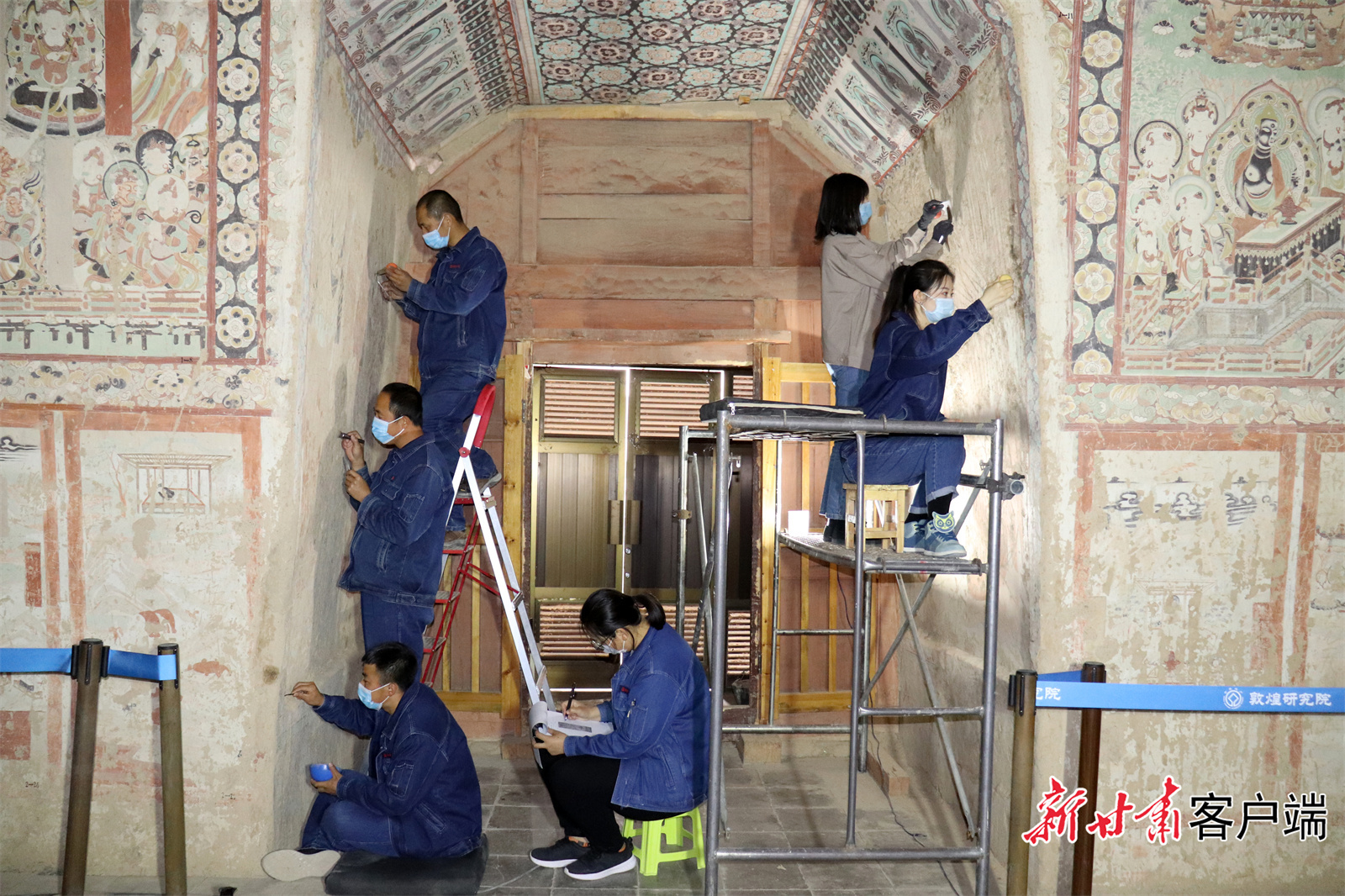 莫高窟壁画修复现场(敦煌研究院供图)