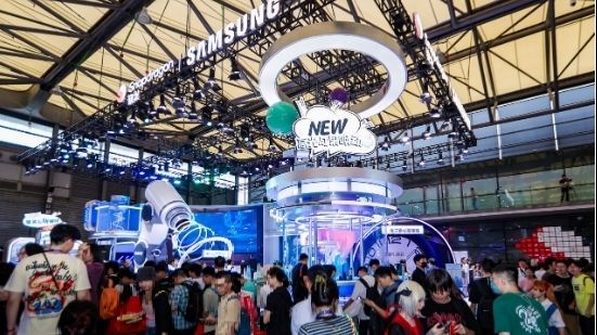 沉浸互动唤醒会玩基因，三星多款电视参展2023 ChinaJoy_凤凰网