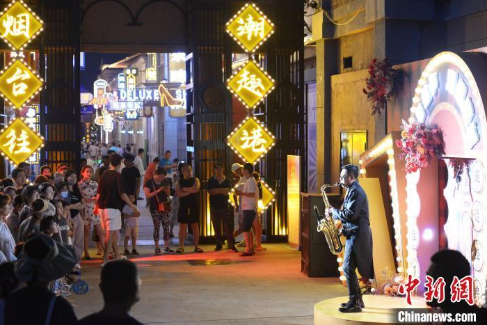 山东烟台:夏日“夜经济”增添城市活力