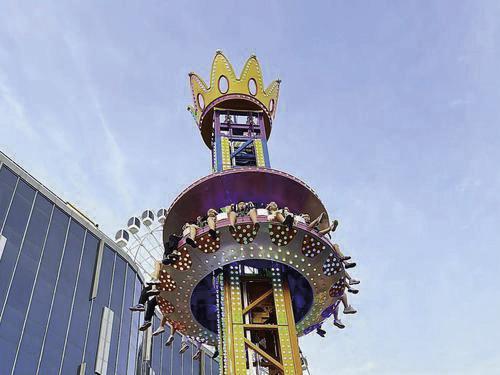 摩天活力城消费新场景百花齐放，吸引全国各地的游客前来打卡。丁莉 摄