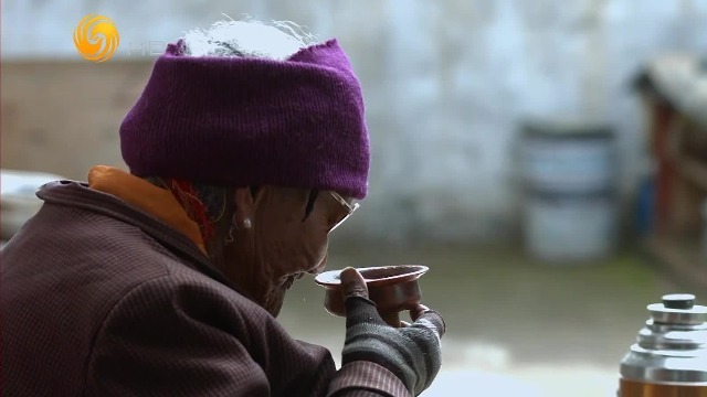 糌粑是藏民无法割舍的传统食物，它带来营养和健康，也承载藏民的生活细节