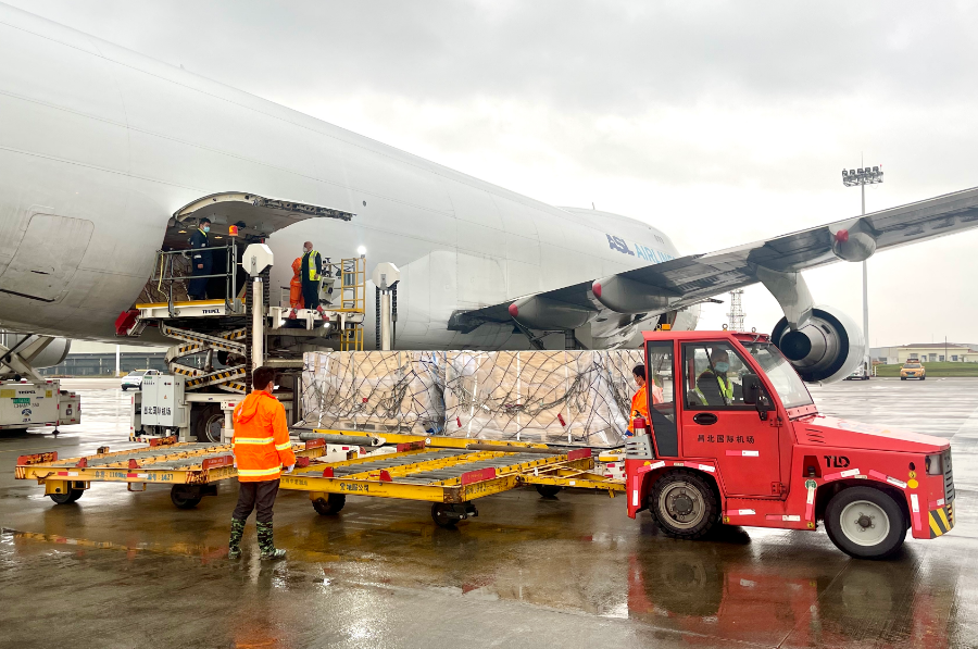 南昌航空口岸国际货运航班.马悦/摄