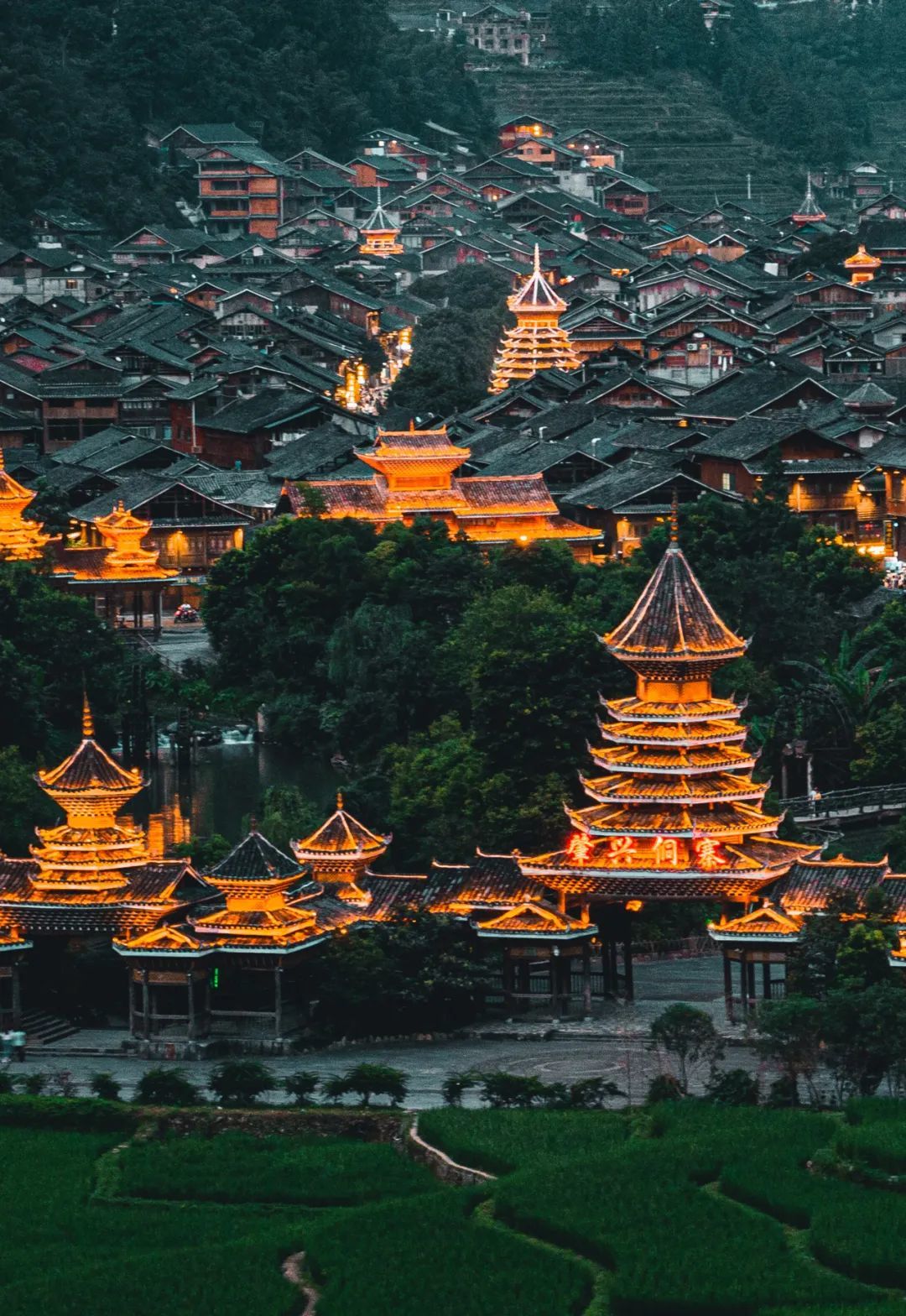 与地扪村同属黎平县的肇兴侗寨夜景
