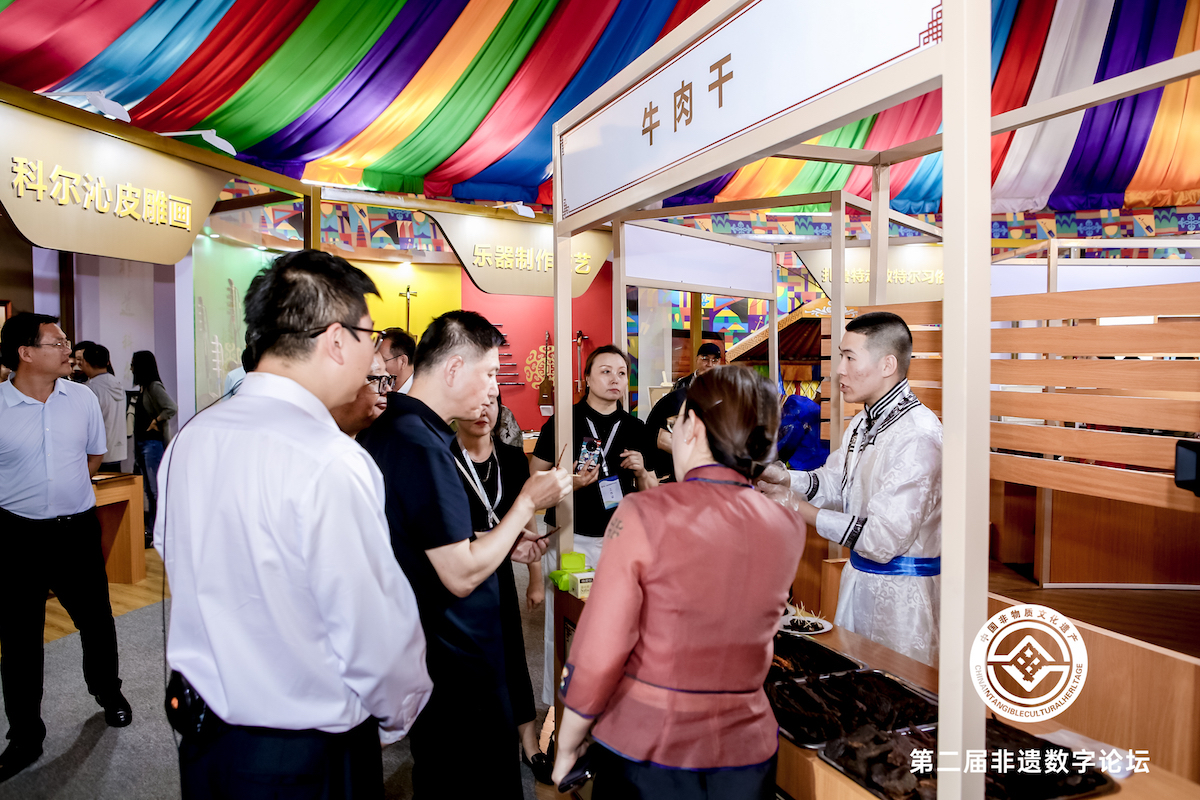 第二届非遗数字论坛举办期间，扎鲁特旗非遗馆展示现场