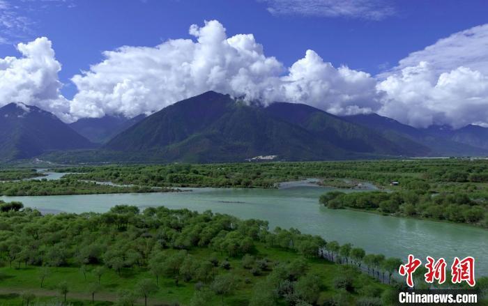 图为西藏雅尼国家湿地公园风光图。拉巴卓玛 摄