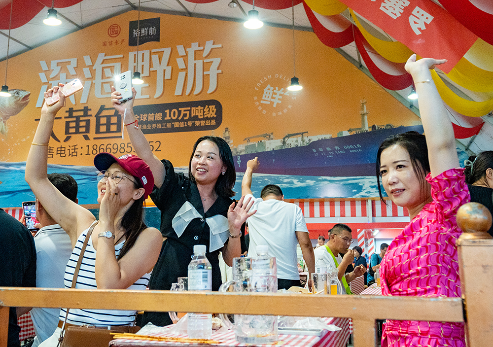 青岛国际啤酒节:加拿大罗赛尔啤酒大篷