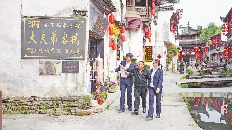 中国银行江西省分行客户经理上门提供普惠金融服务