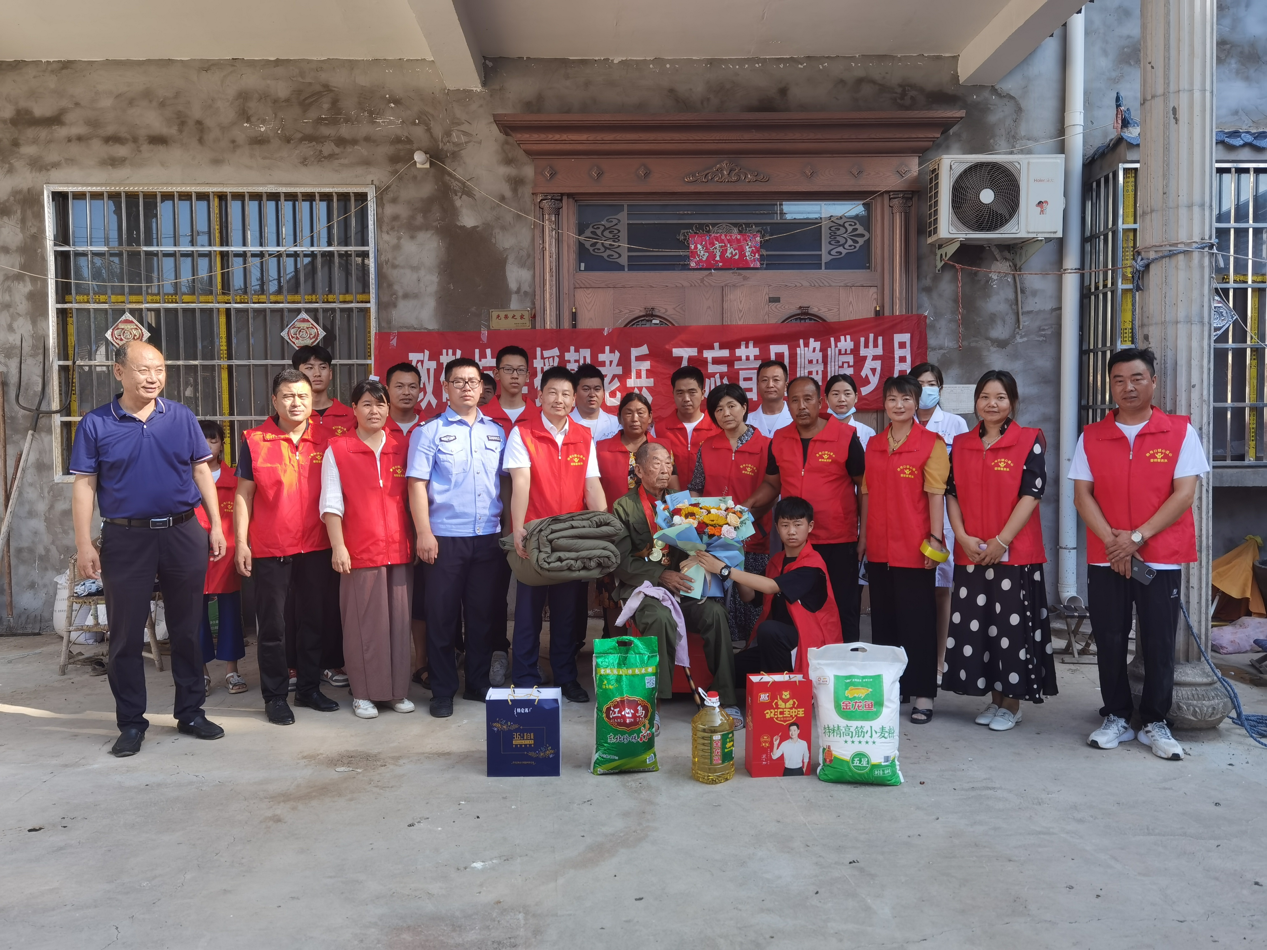 太康县逊母口镇开展纪念抗美援朝胜利70周年走访慰问抗美援朝老兵活动
