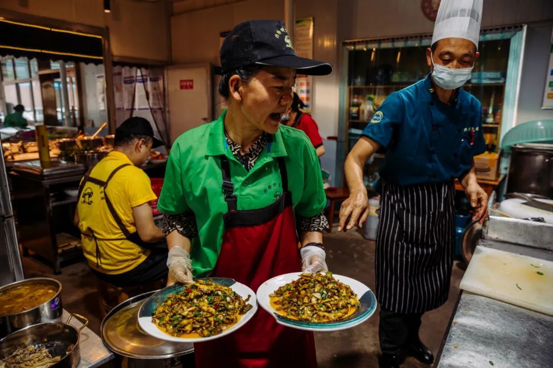 夏日街頭，我們找到了這些驚艷的“絕版”小飯館