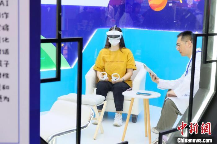 针对儿童孤独症康复训练的“数字疗法”产品《AI星河》。　　王笈 摄