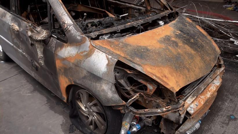 奔驰EQE停车情况下自燃，房主损失100万美元