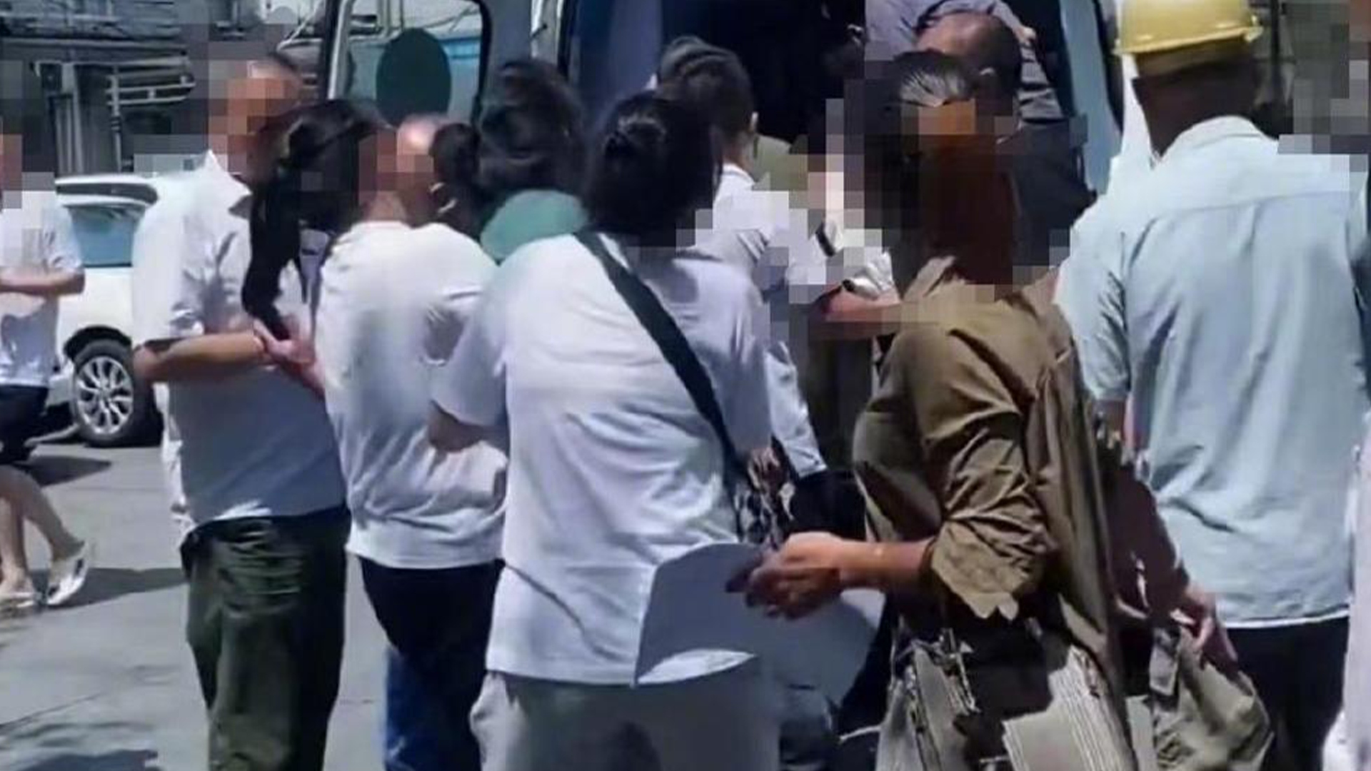 岳阳17岁男子疑在射击俱乐部中枪身亡，殡仪馆：确有因受枪伤后身亡的男性遗体