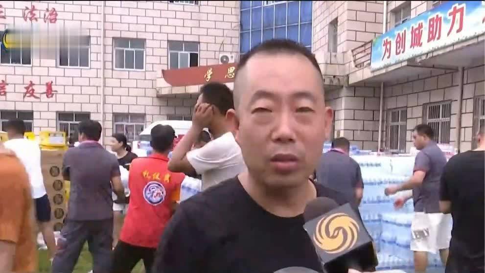 北京学生赴涿州救援，志愿者：凭着自己良心发自内心帮忙，没想歇着