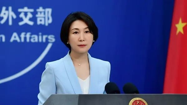 ▎中国外交部发言人毛宁在例行记者会上表示，美国不邀请李家超出席APEC会议是错上加错，已提出严正交涉。