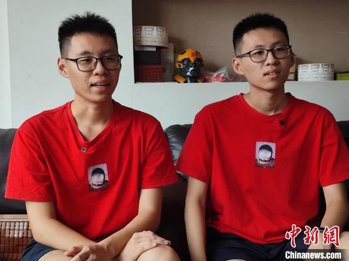 徐子凡(左)和徐子一(右) 　　乐清市委宣传部 供图