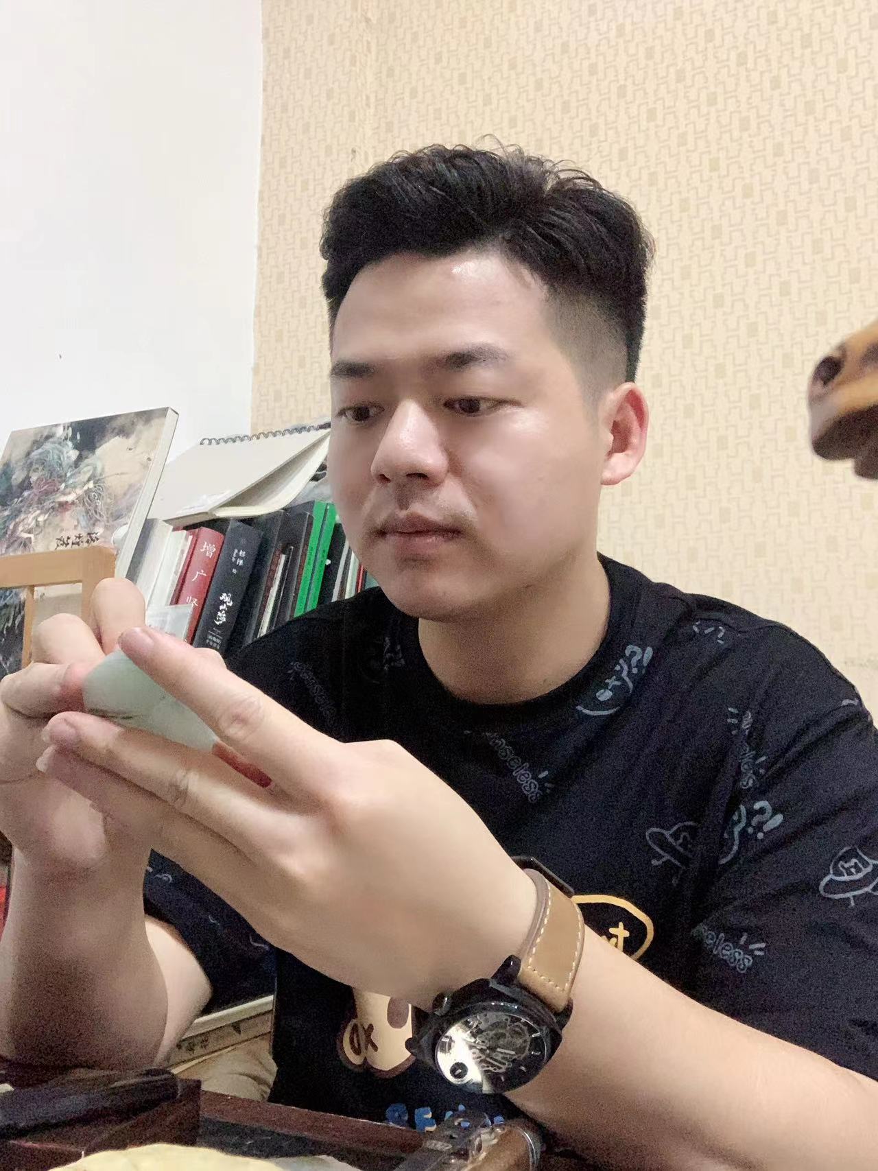 钟文杰:结合传统文化与现代艺术,对作品进行创新凤凰网宁波_凤凰网
