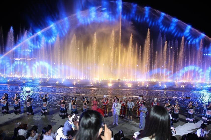 紫南村的水舞灯光秀