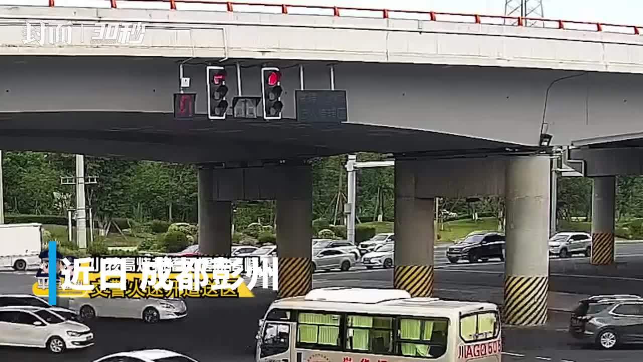 孩子高烧全身抽搐又遇晚高峰，交警火速开道送医