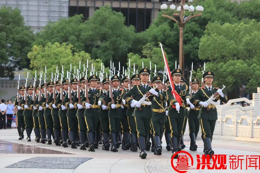 庆祝建军96周年 南昌八一广场举行升国旗仪式（多图）