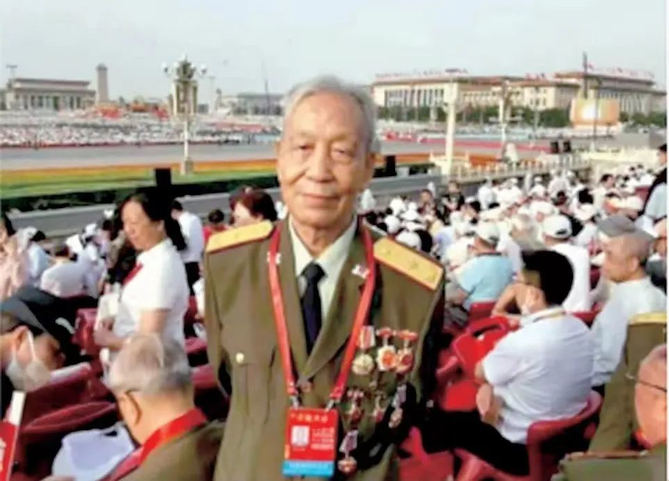 作为军队的英模代表参加建党100周年庆祝大会