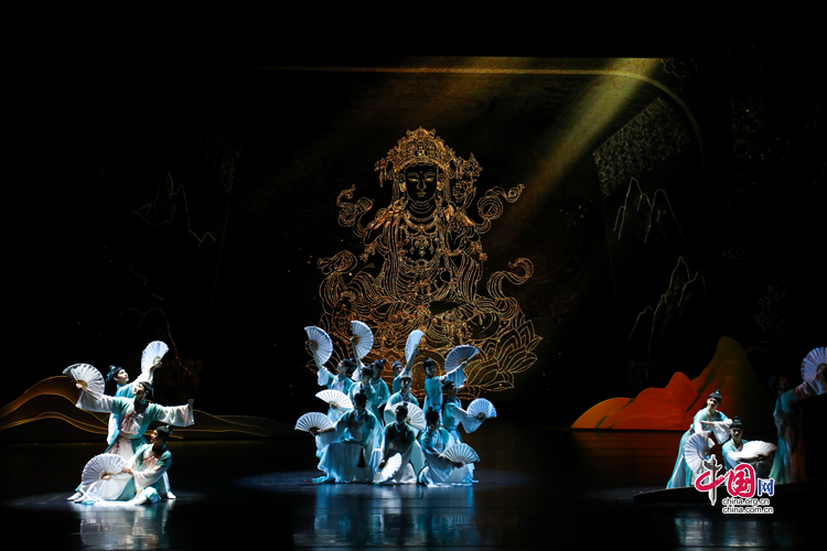 大型情景音画剧《千手千眼》演出剧照(拍摄于7月29日) 中国网记者 郑伟 摄