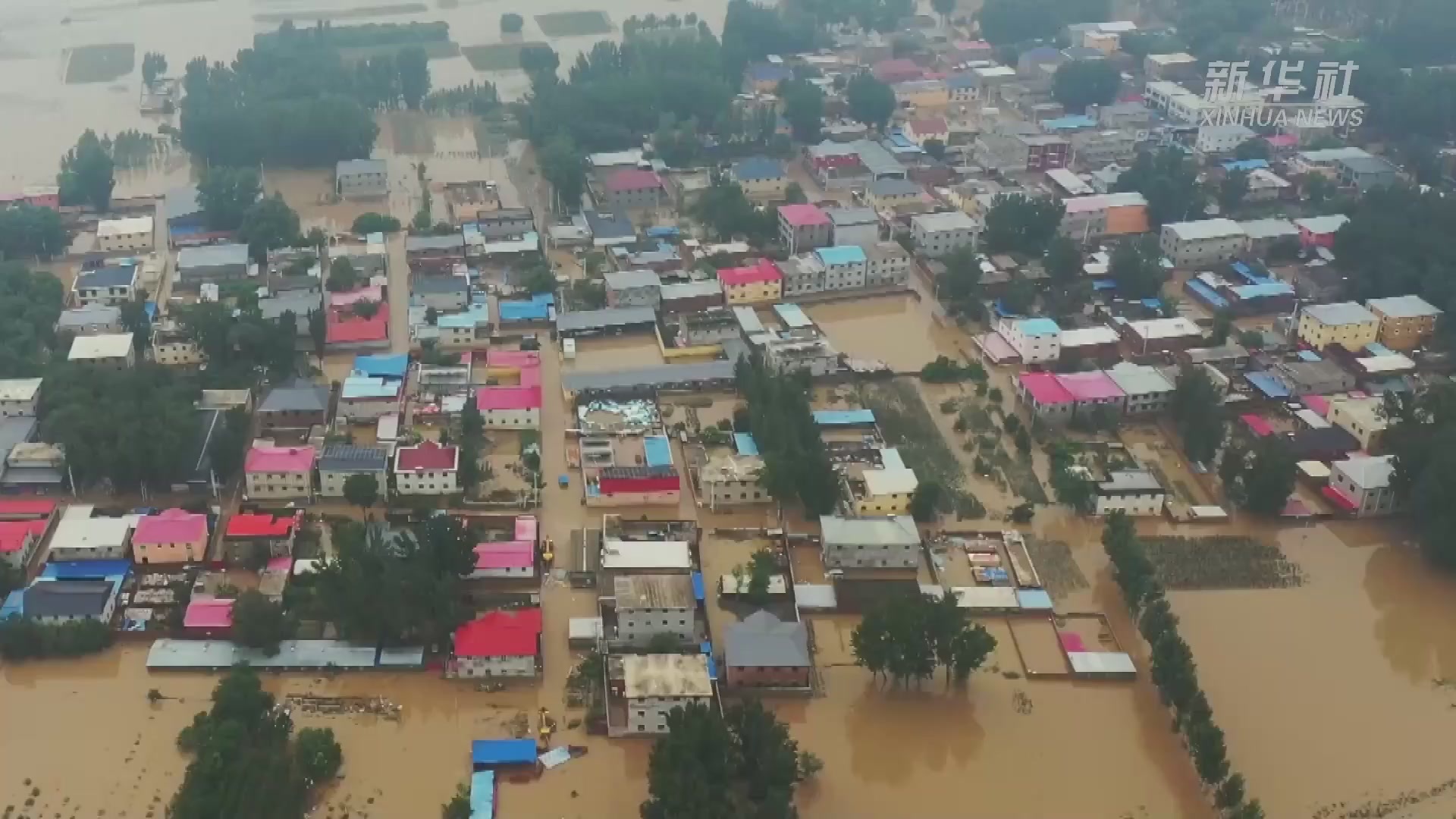 新华全媒+丨记者直击：河北多地消防救援力量驰援涿州