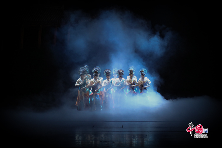 大型情景音画剧《千手千眼》演出剧照(拍摄于7月29日)中国网记者 郑伟 摄