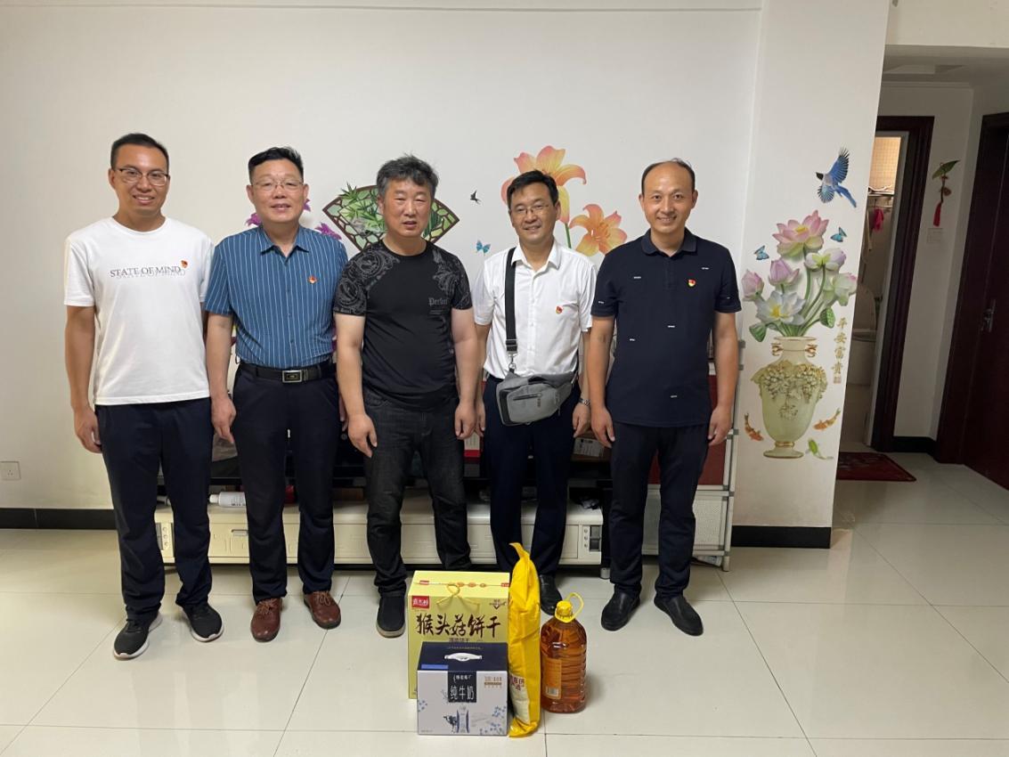 拥军优属·固我长城——来安县第五中学党支部开展“八一”双拥慰问退役、现役军人家属活动