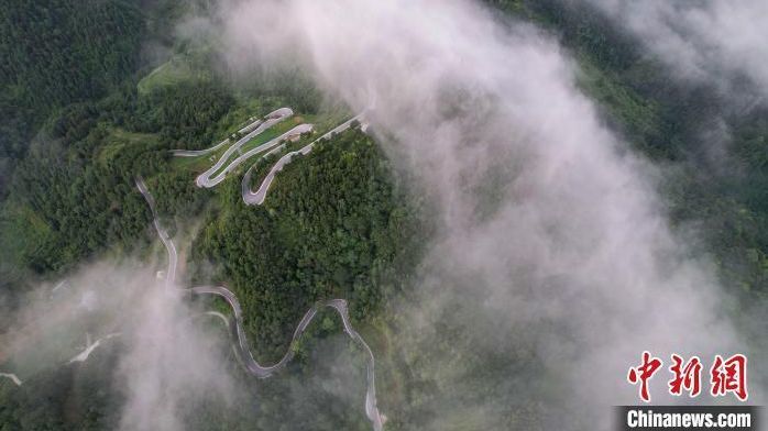 贵州江口:生态公路蜿蜒如画_凤凰网