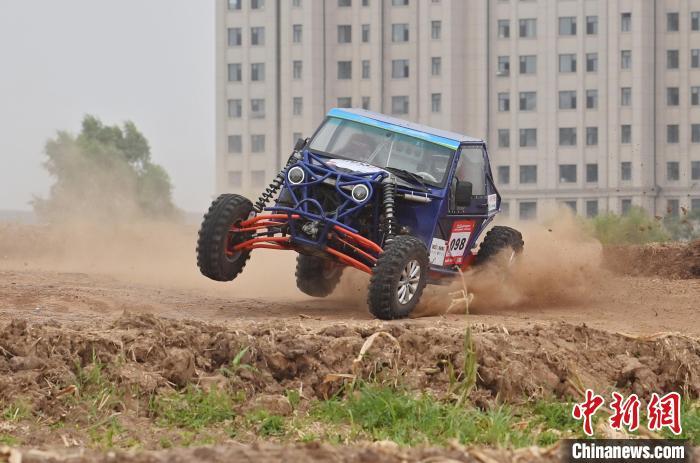 UTV(全地形车)专业组比赛。张瑶 摄