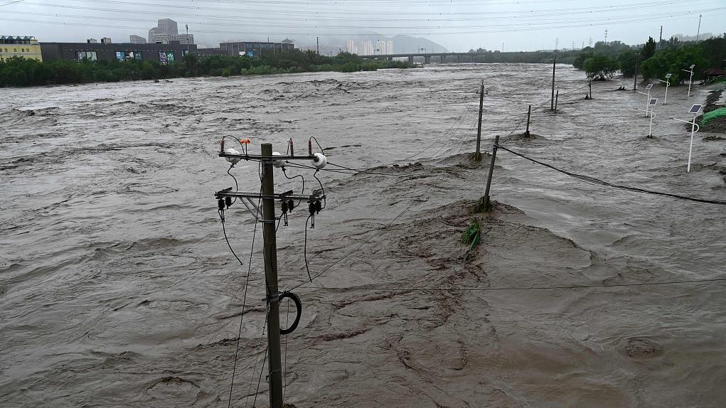 7月31日，北京门头沟区，暴雨过后，永定河被淹没。视觉中国 图
