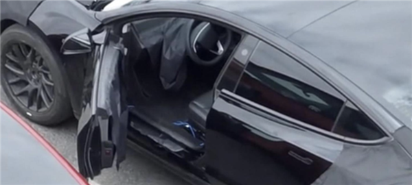 20万级新王者！新款特斯拉Model 3实车现身：屏幕换挡、纯视觉自动驾驶