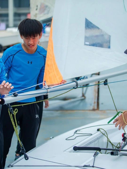 一起走进青春热血的帆船少年的自由夏天！