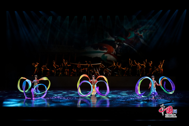 大型情景音画剧《千手千眼》演出剧照(拍摄于7月29日)中国网记者 郑伟 摄