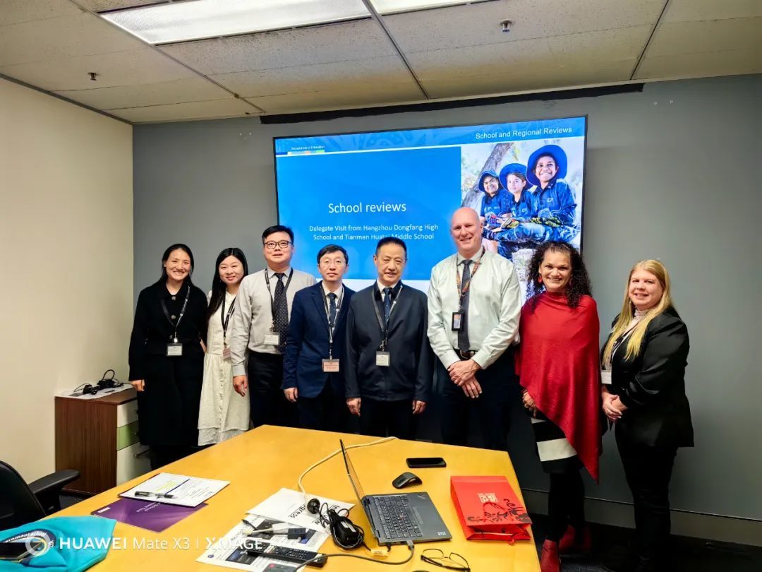 天门杭州华泰中学国际教育部团队与SRR团队代表合影