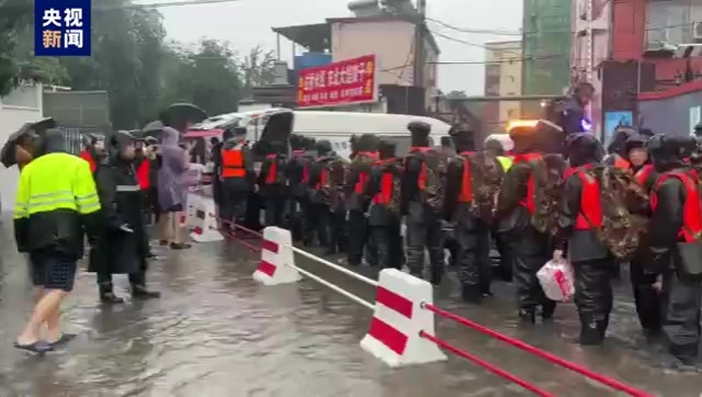 北京疏散人口_北京因暴雨提前疏散转移4.2万余人,近50万建筑工人安全转移