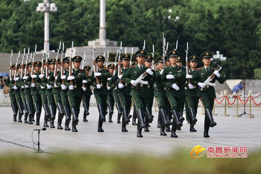 南昌八一广场升旗仪式“八一”场次彩排（图）