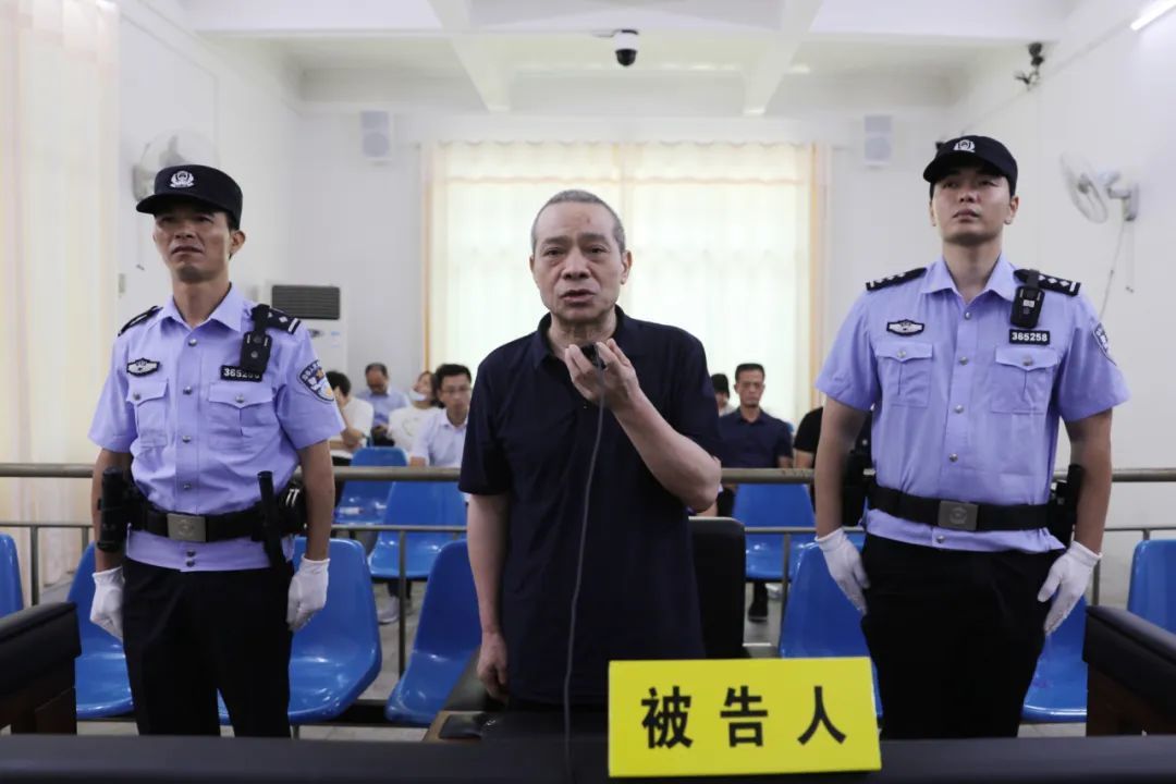 赣州石城县人大常委会原党组书记刘晓波受贿案一审开庭