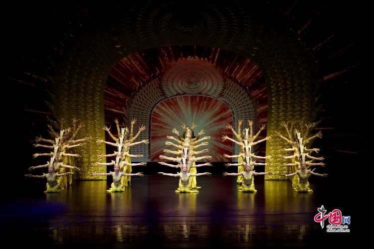 大型情景音画剧《千手千眼》演出剧照(拍摄于7月29日)中国网记者 郑伟 摄