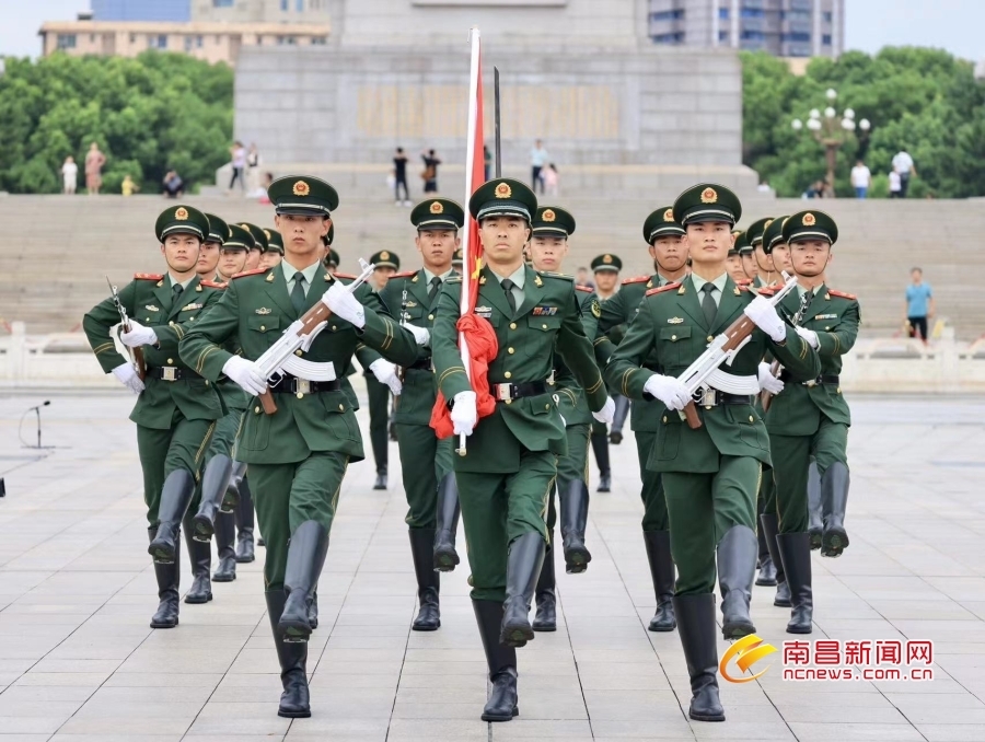 南昌八一广场升旗仪式“八一”场次彩排（图）